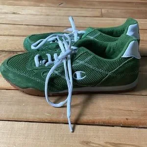 Vintage green suede champion shoes with mesh In good
